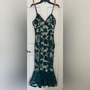 Lulu‘s, alluring, dream, green floral, mesh lace, trumpet midi dress (S)